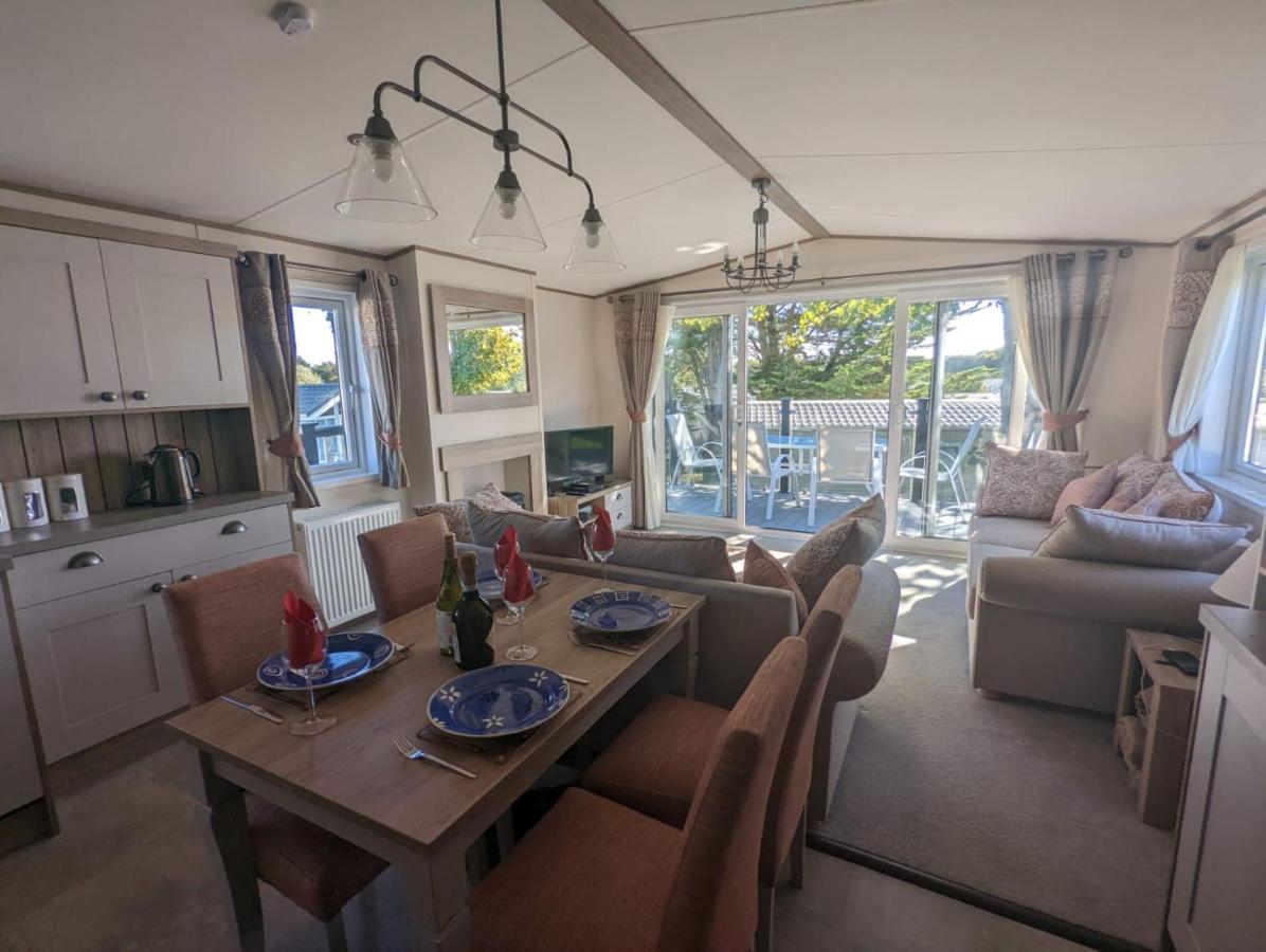 Shorefield Country Park: Luxury Caravan on New Forest Edge Milford on Sea Exterior photo