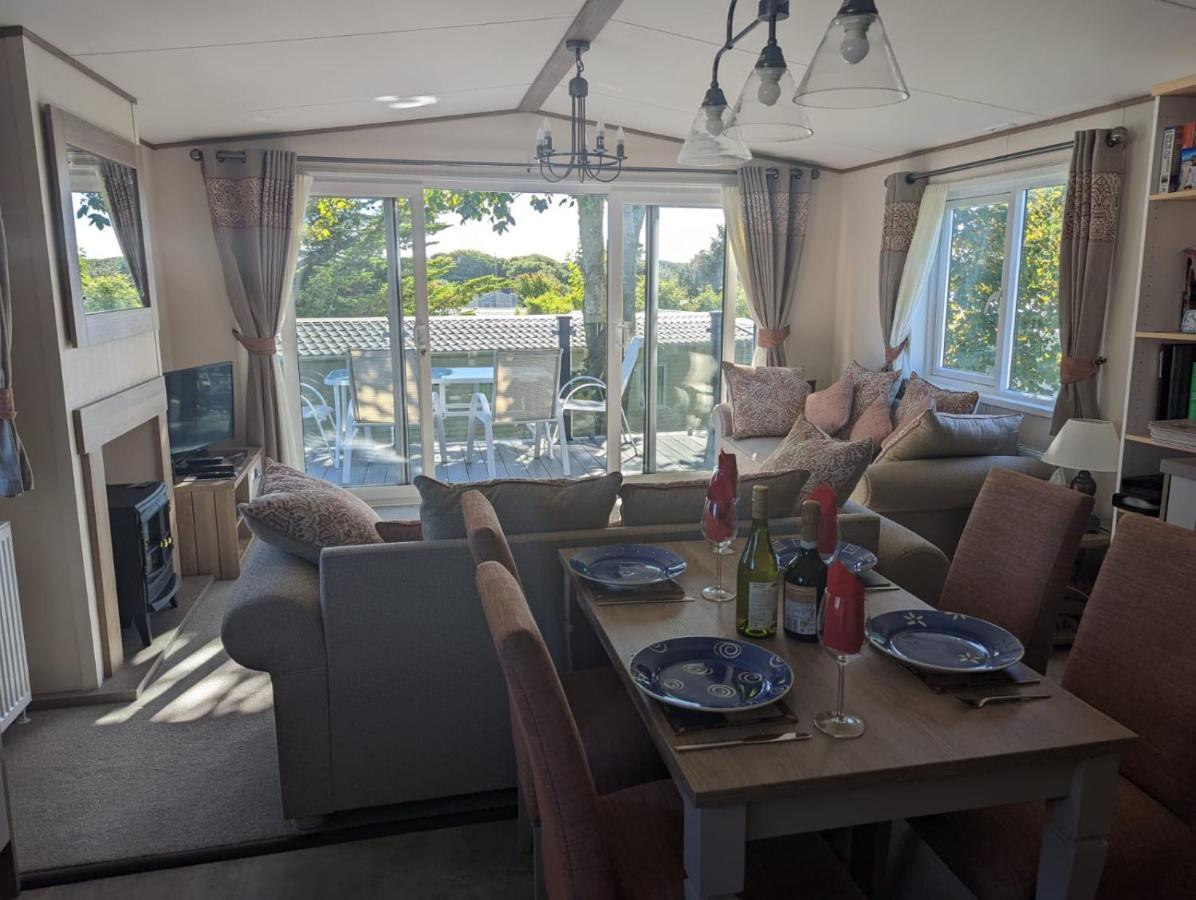 Shorefield Country Park: Luxury Caravan on New Forest Edge Milford on Sea Exterior photo
